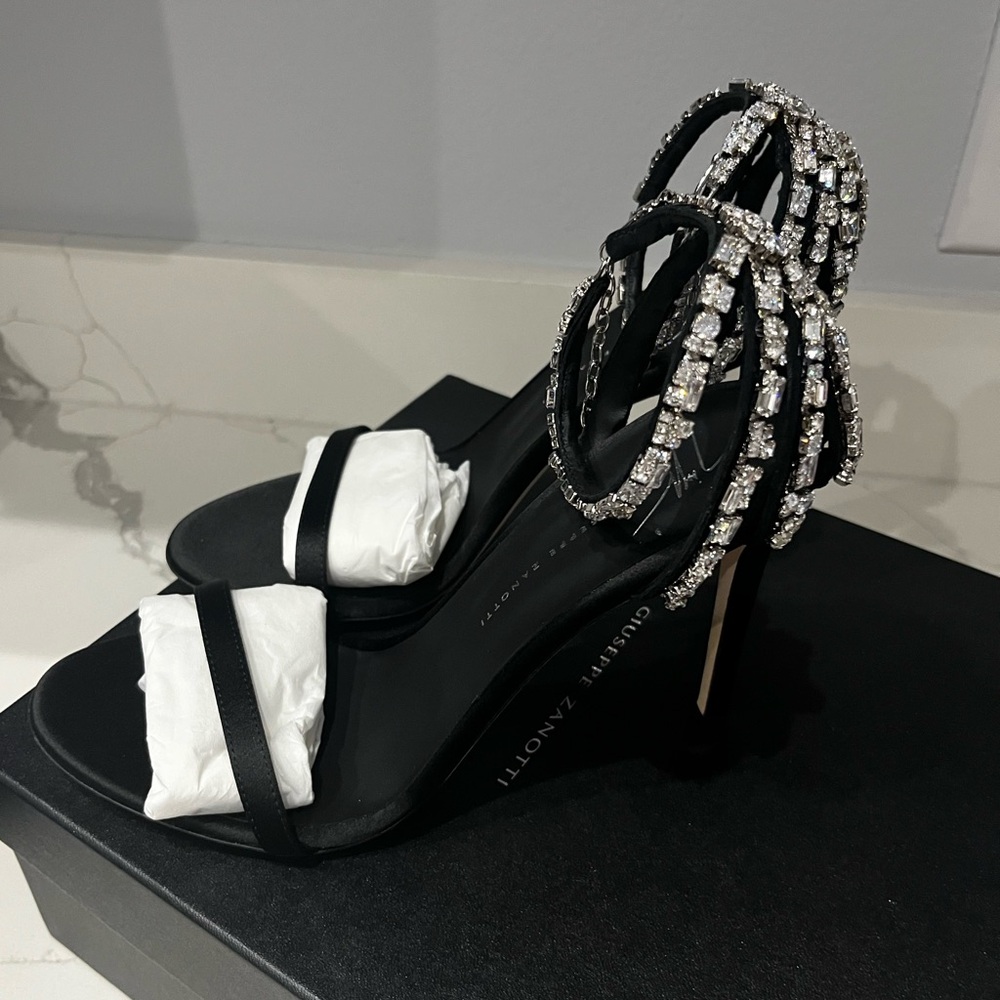 NIB Giuseppe Zanotti Adele Crystal 105mm Sandals Black Size 39 - Picture 8 of 10